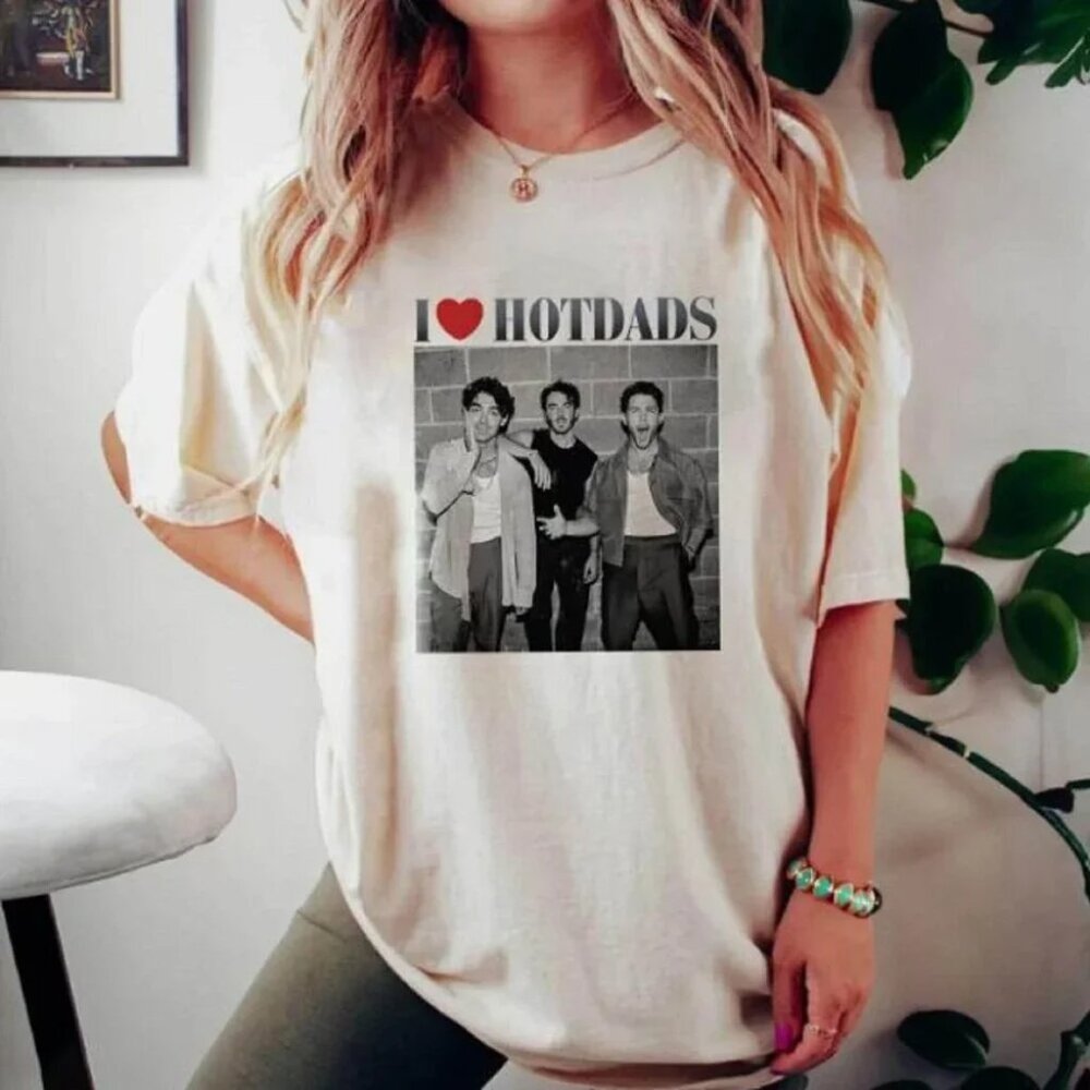 Love Hot Dads Jonas Brothers T-Shirt Pop Music Fan Tee 98